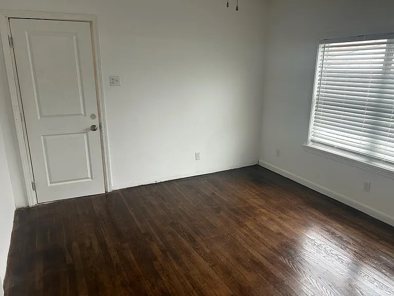 127 Motel Dr — Photo 17