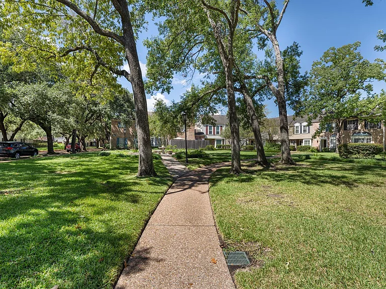 13228 Trail Hollow Dr #3228 — Photo 24