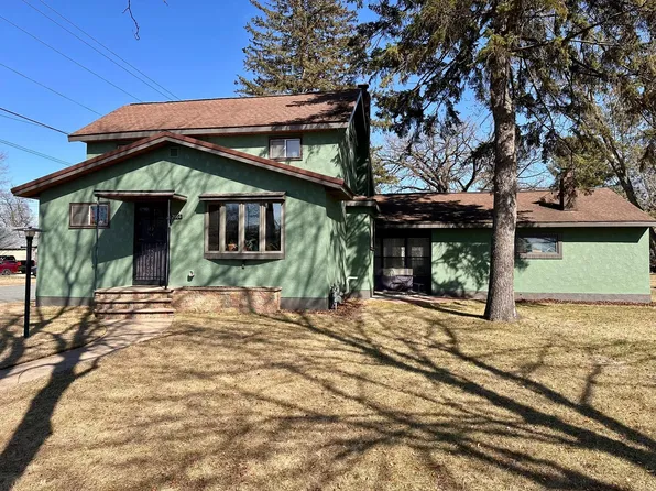 2004 2nd St E, Menomonie, WI 54751
