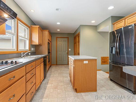2nd image of 750 Pine Ave