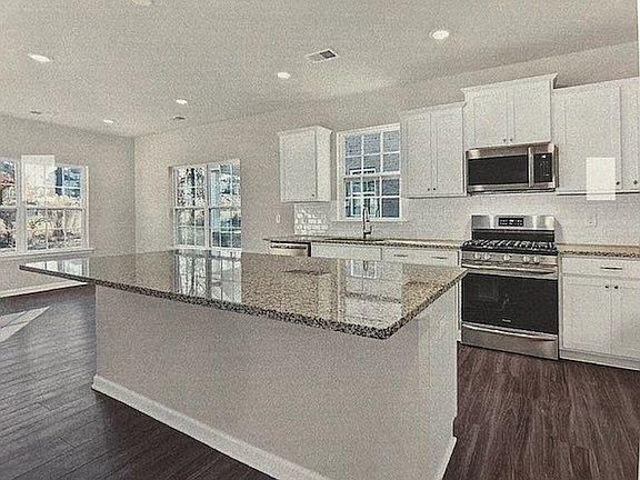 4th image of 166 Backspin Dr