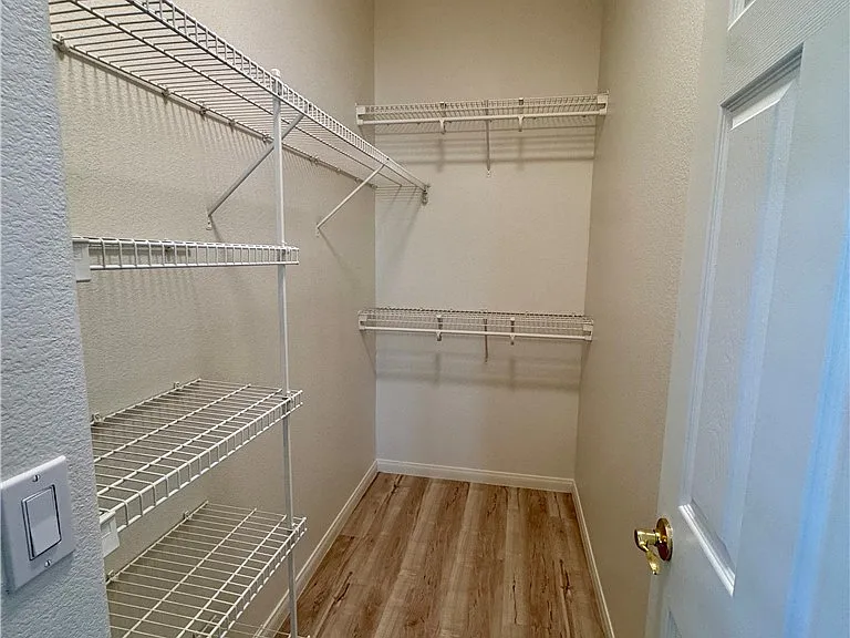 10921 Calcedonian St — Photo 27
