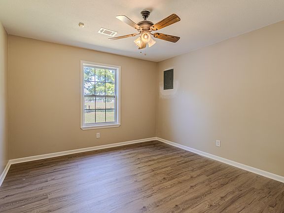 3rd image of 120 Cypress Dr
