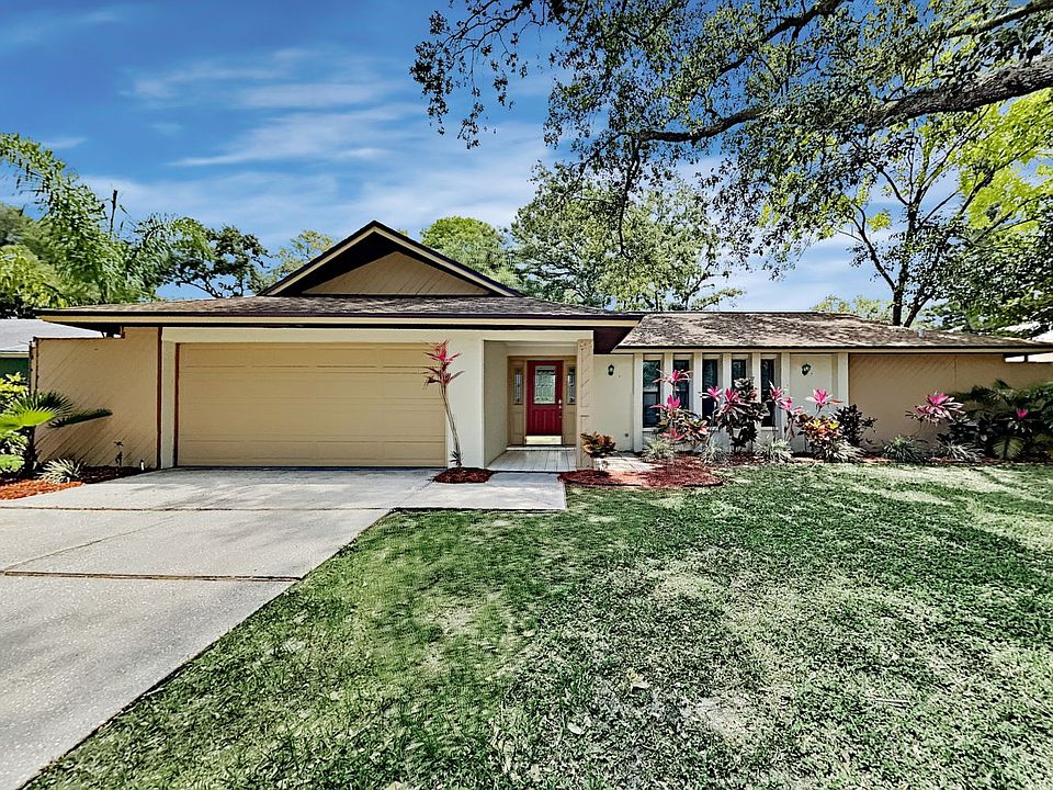 1st image of 242 Winding Willow Dr