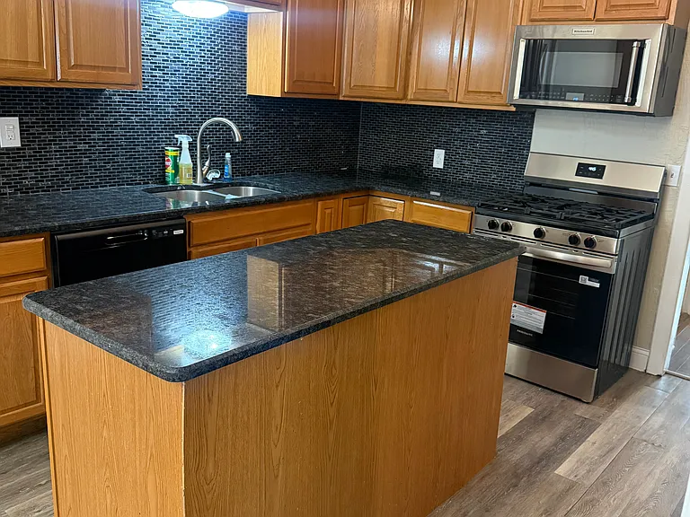 1315 Broadmoor St — Photo 3