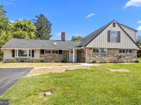 94 Fieldstone Rd, Levittown, PA 19056