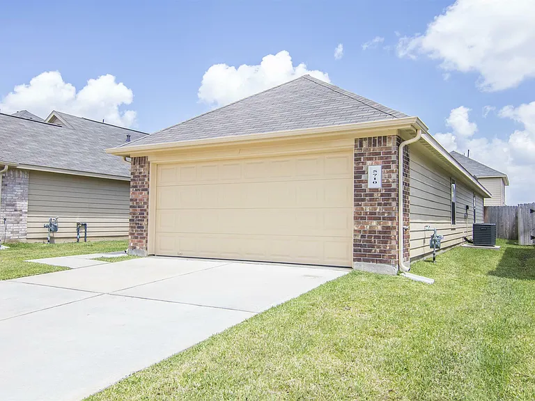 5710 Long Arbor Ln — Photo 1
