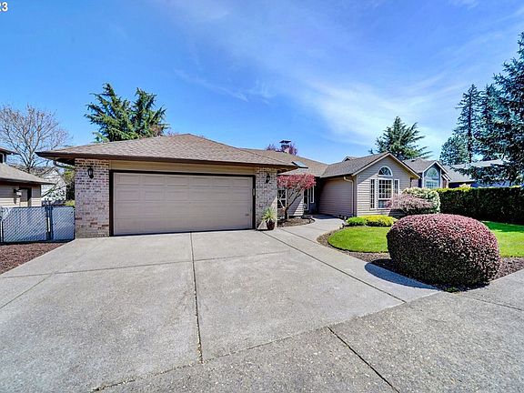 3rd image of 4260 SE Jennifer Ct