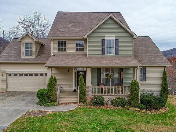 3rd image of 426 Persimmon Dr