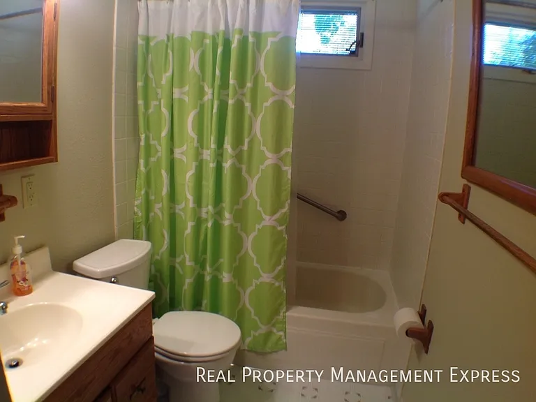 233 E Pam Rd — Photo 10