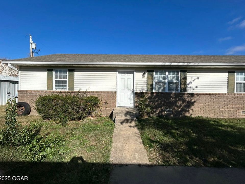 1st image of 822 & 824 S Patterson Ave #822