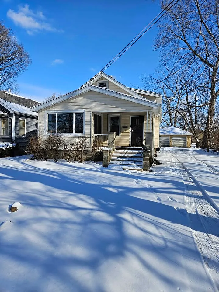 3 bed, 1432 sqft, $1,325 — Photo 1