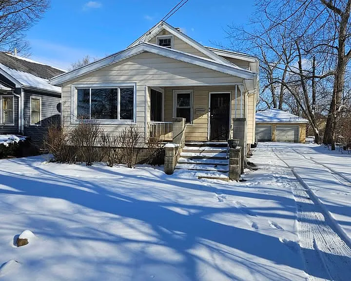 1916 N Ashley Ct — Photo 1
