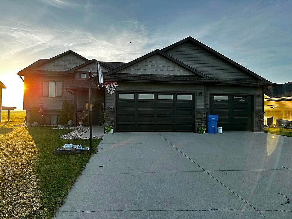 1st image of 302 Birch Ave
