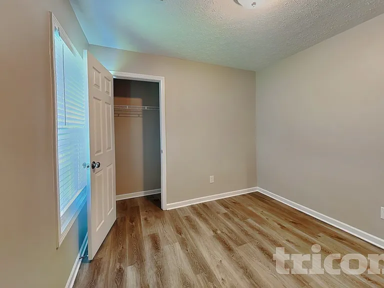 212 Dorchester Dr — Photo 12