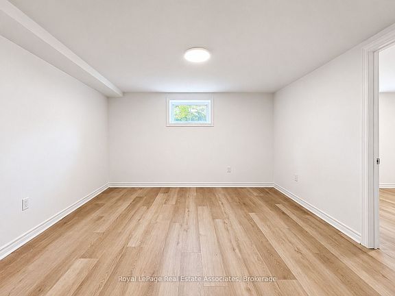 5th image of 20 Silvercrest Ave #Basement