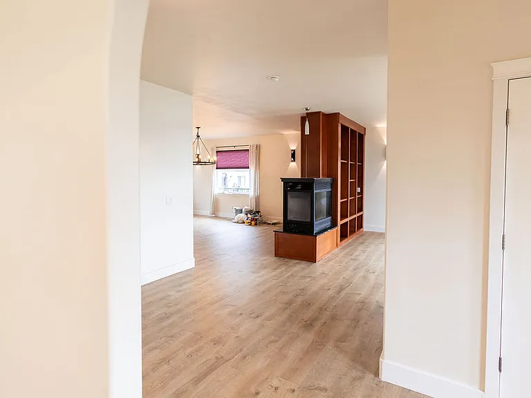 13431 Canyon Rd — Photo 6