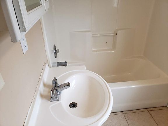 4th image of 2120 Winton St #2120