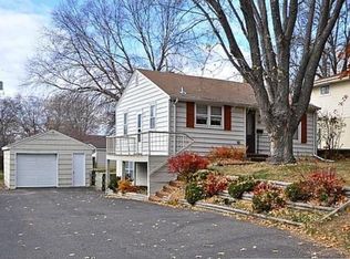 1625 Hillsboro Ave N, Golden Valley, MN 55427