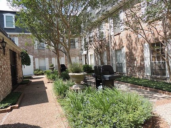 3rd image of 361 N Post Oak Ln APT 231