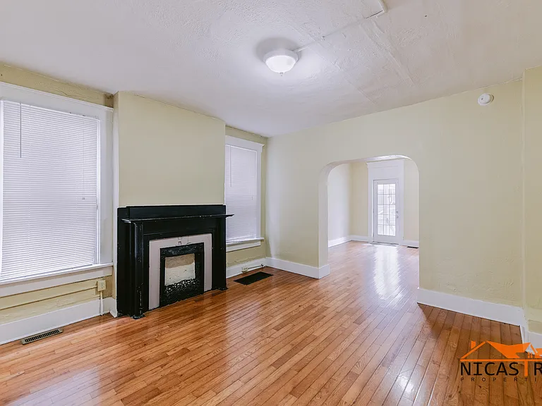136 E 11th Ave — Photo 40