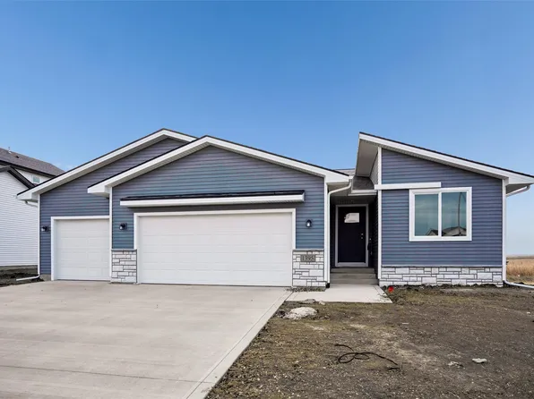 1395 Cedar St, Waukee, IA 50263