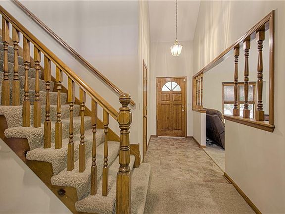 3rd image of 1023 E Oakview St