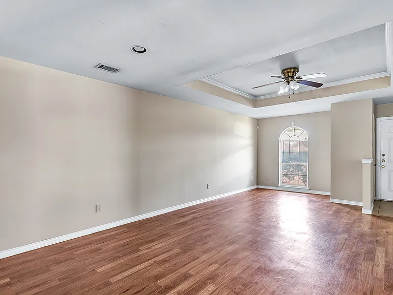 1702 Medina Dr — Photo 6