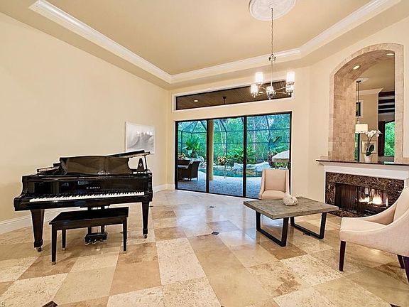 5th image of 27251 Lakeway Ct