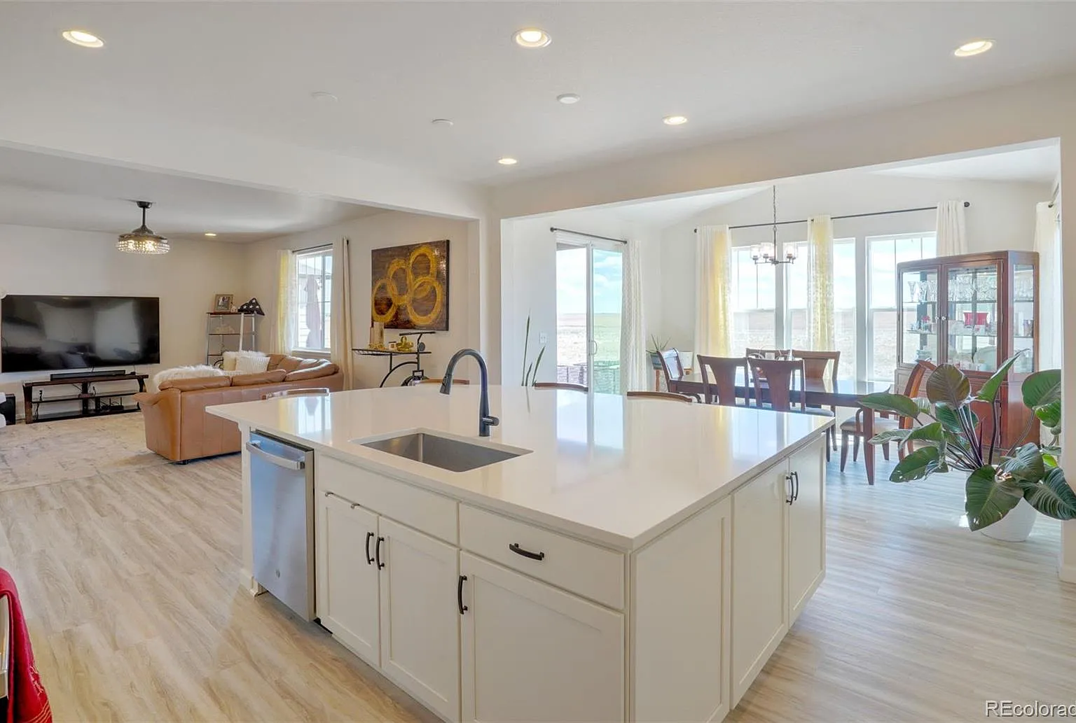 4 bed, 2.5 bath, 2713 sqft, $4,500 — Photo 4