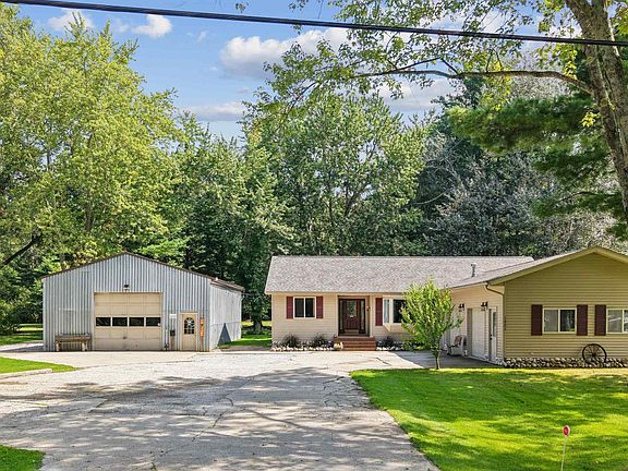 2nd image of 1902 Maple Rd