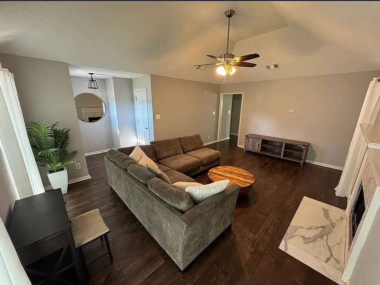 108 E Stonehaven Cir — Photo 5