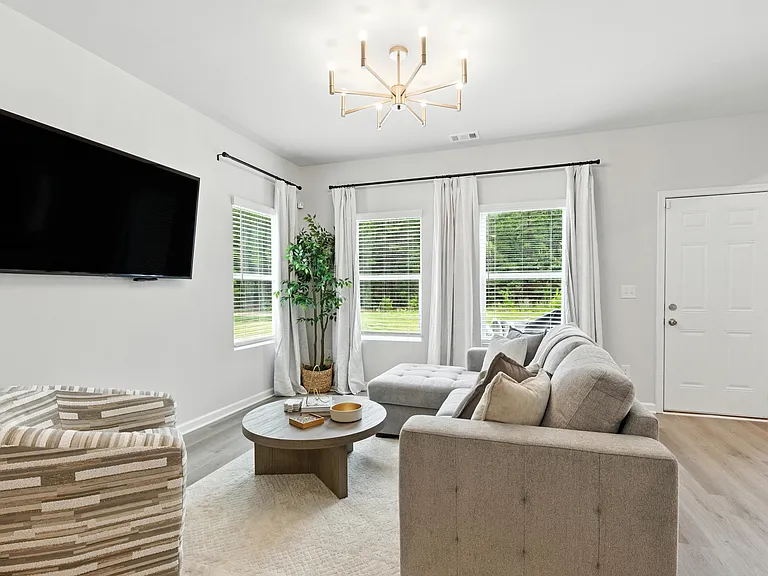 611 W Vincent Dr — Photo 4