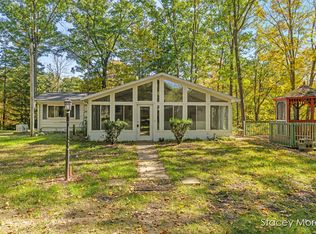 7677 Riverside Ln, Hesperia, MI 49421
