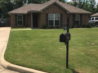 92 Spinning Wheel Dr, Wetumpka, AL 36092