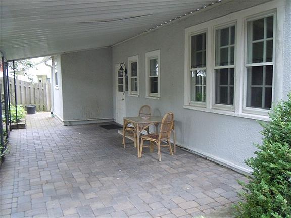 4th image of 675 Far Hills Ave