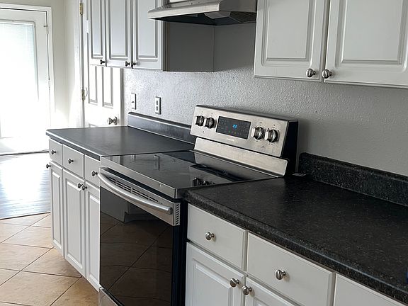 4th image of 10211 Cottage Ct