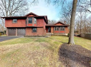 28 Rolling Hills Dr, Ridge, NY 11961