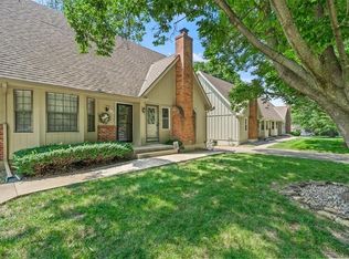 110 SW Robin Rd, Lees Summit, MO 64063