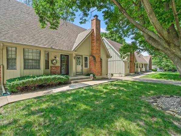 110 SW Robin Rd, Lees Summit, MO 64063