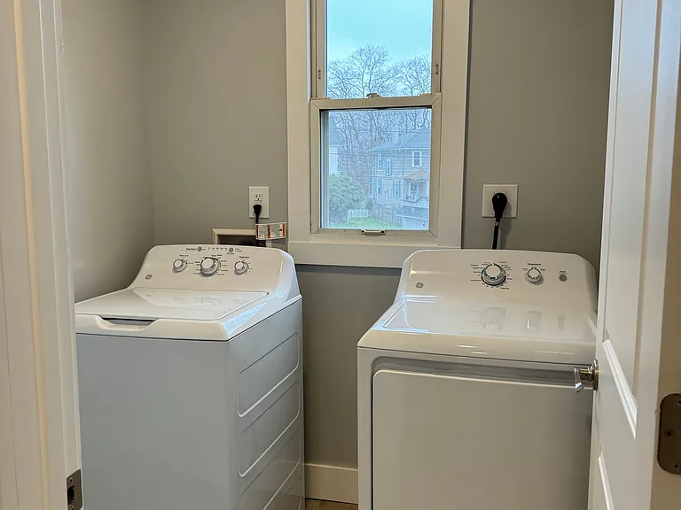 2515 Olyphant Ave — Photo 7