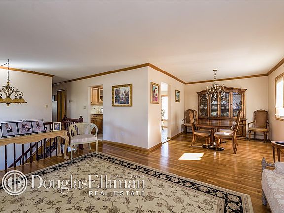 5th image of 3 Carol Ct