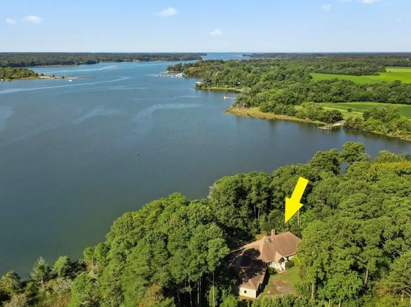 35204 Bluff Dr, Belle Haven, VA 23306