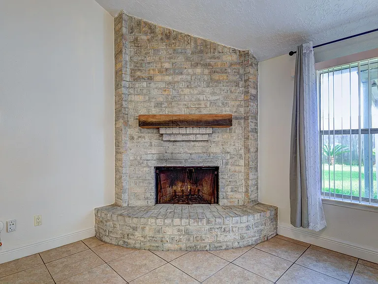 9742 Charmont Rd — Photo 7