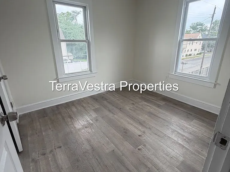 130-132 W McNeal St — Photo 11
