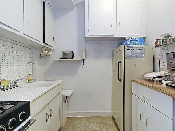2nd image of 590 W End Ave APT 1C