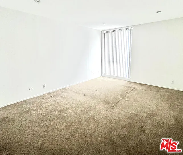 906 N Doheny Dr #512 — Photo 20