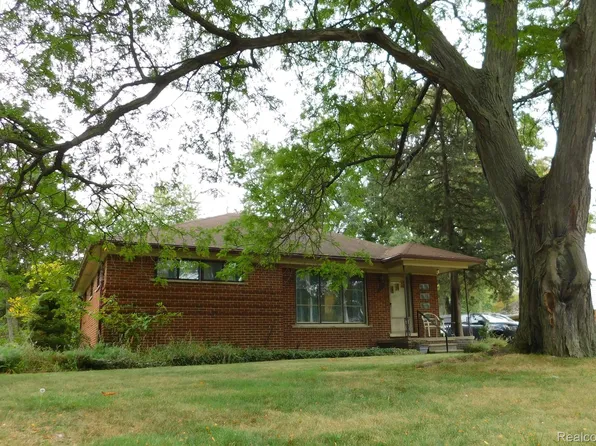 2369 Saint Joseph St, West Bloomfield, MI 48324