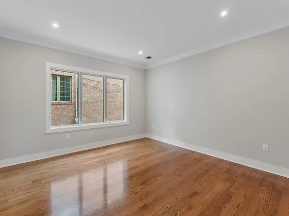 211 Warwick Avenue image 10 of 16