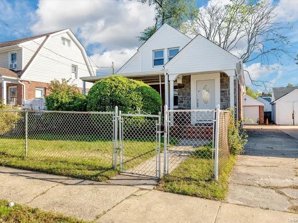 23 Garfield, Hempstead, NY 11550